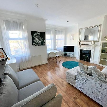 Large 3 Bedroom Modern Apartment Close To Central London فينتشلي المظهر الخارجي الصورة