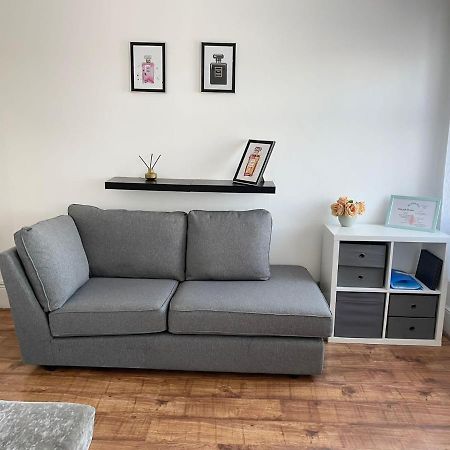 Large 3 Bedroom Modern Apartment Close To Central London فينتشلي المظهر الخارجي الصورة