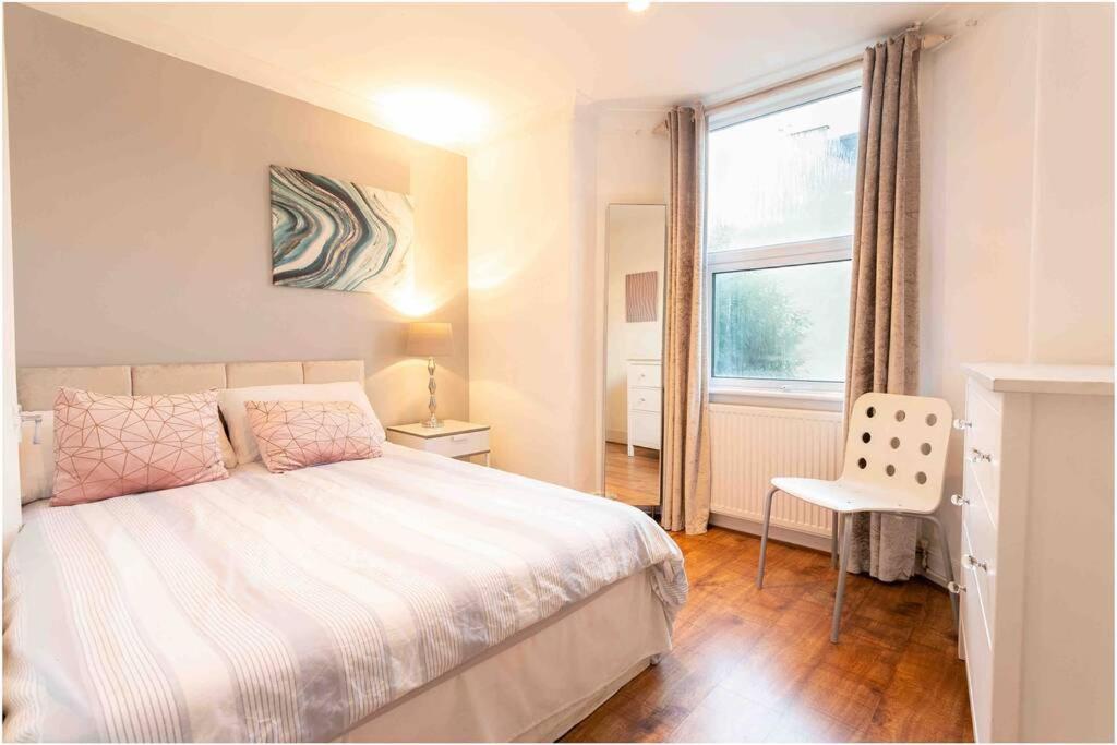 Large 3 Bedroom Modern Apartment Close To Central London فينتشلي المظهر الخارجي الصورة