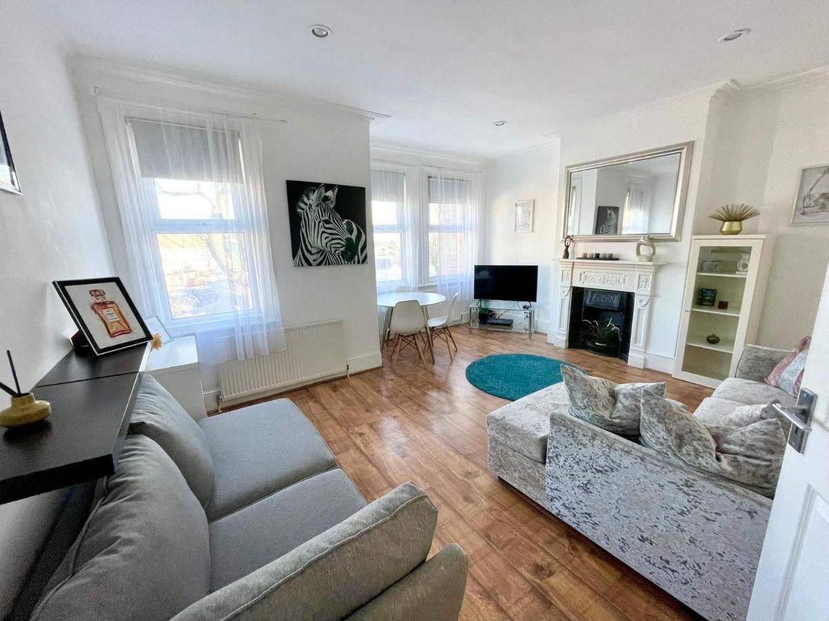 Large 3 Bedroom Modern Apartment Close To Central London فينتشلي المظهر الخارجي الصورة