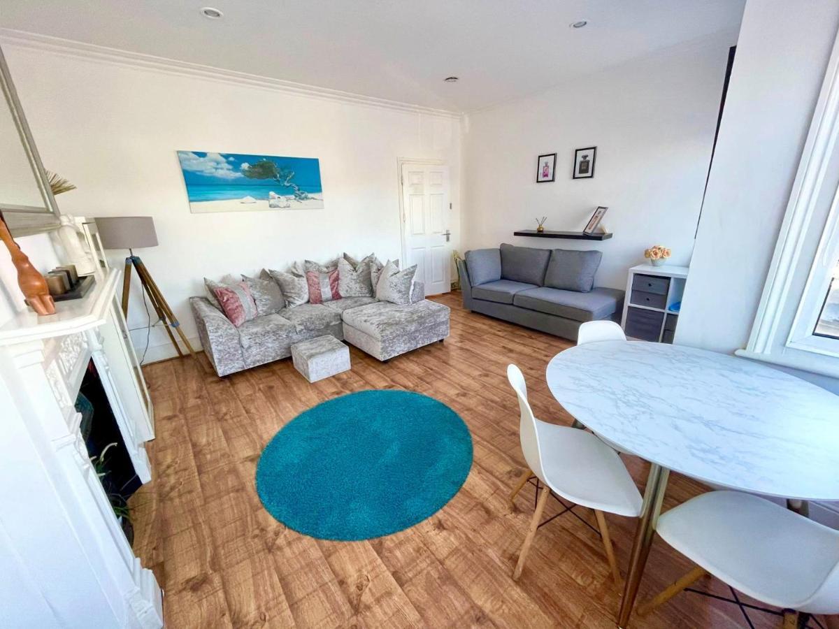 Large 3 Bedroom Modern Apartment Close To Central London فينتشلي المظهر الخارجي الصورة