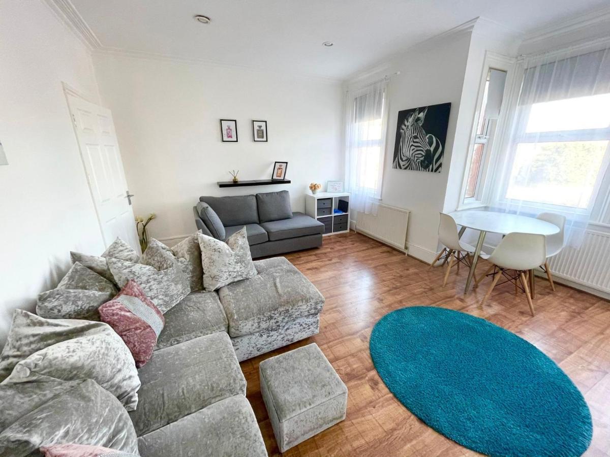 Large 3 Bedroom Modern Apartment Close To Central London فينتشلي المظهر الخارجي الصورة