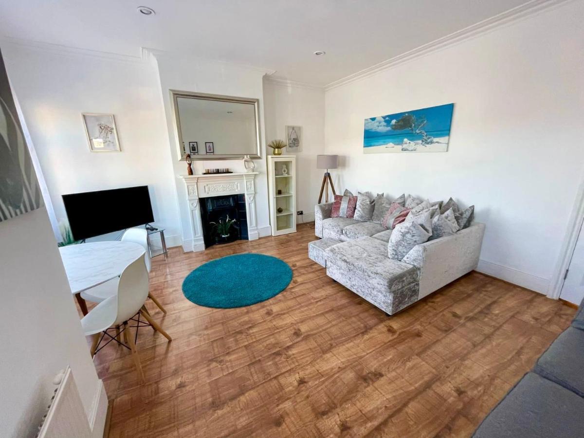 Large 3 Bedroom Modern Apartment Close To Central London فينتشلي المظهر الخارجي الصورة